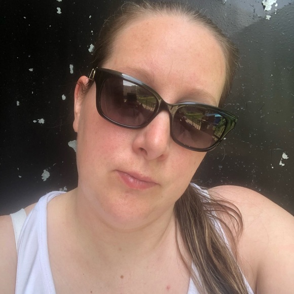 Meet your Posher, Melissa - Picture 1 of 1